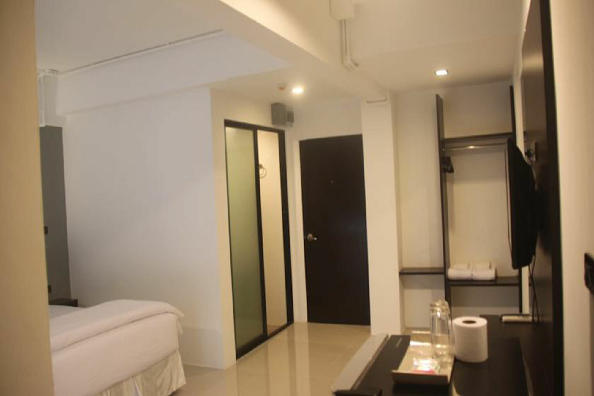 Izen Budget Hotel&Residence Rayong Buitenkant foto