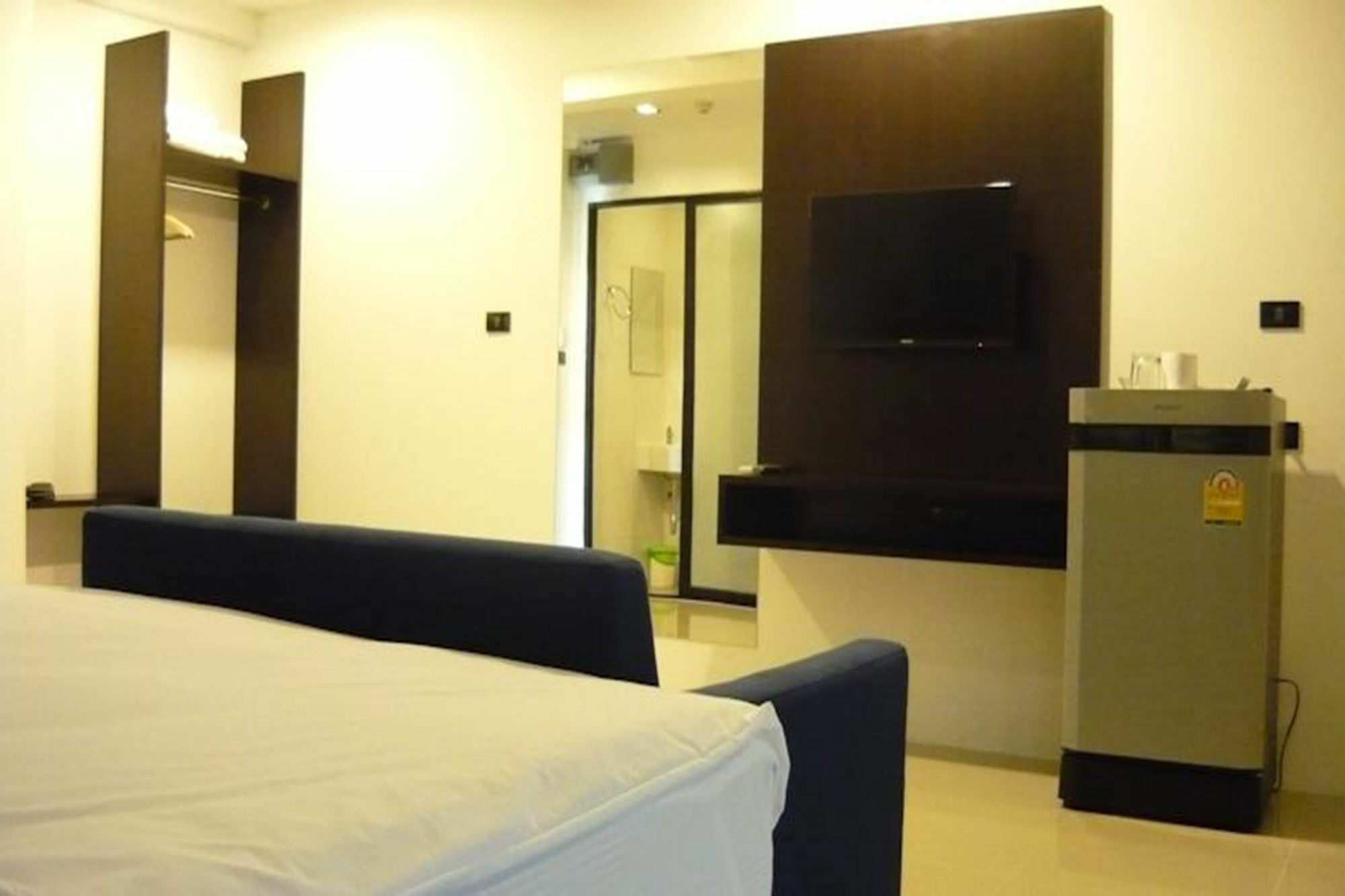 Izen Budget Hotel&Residence Rayong Buitenkant foto